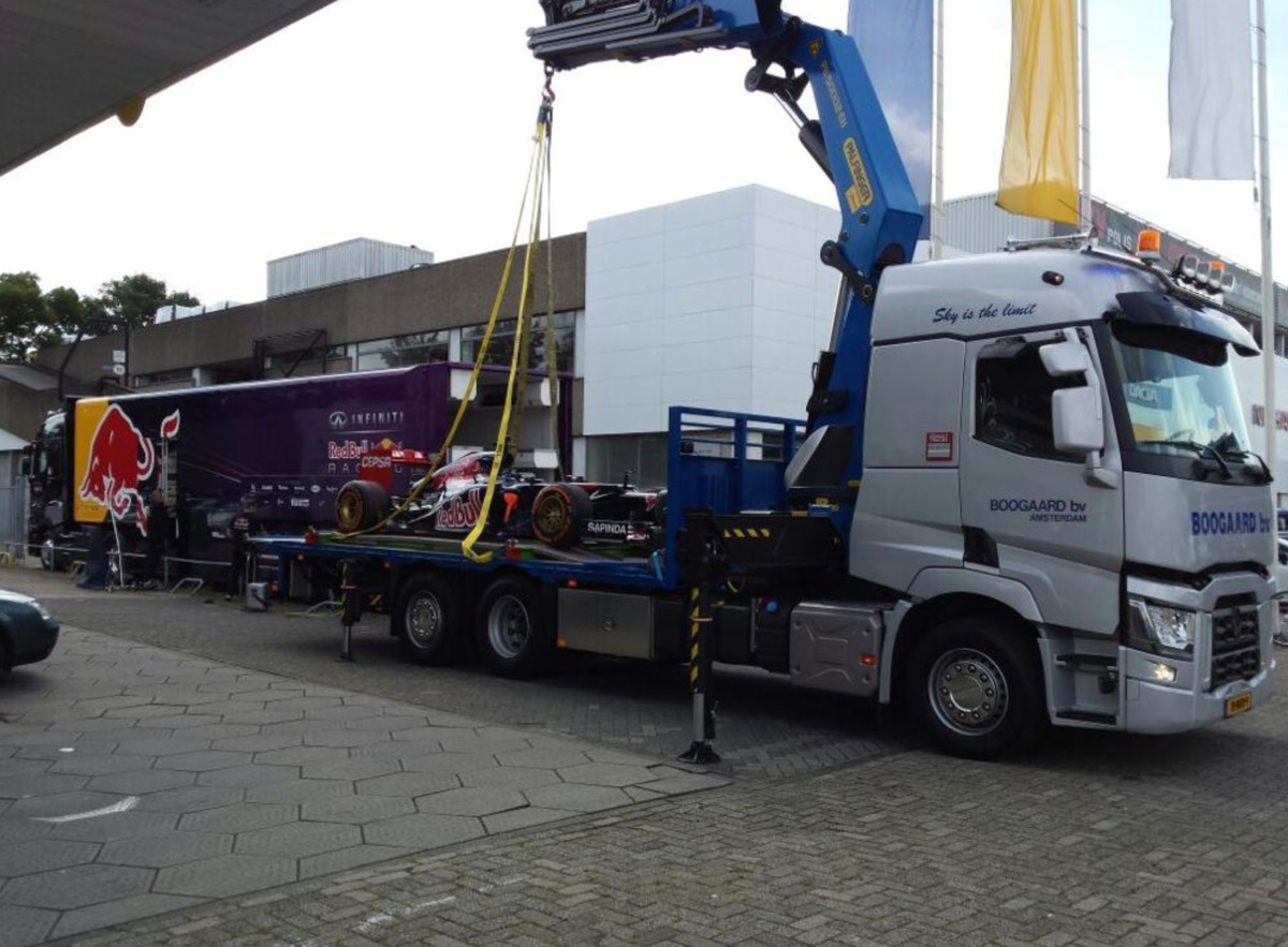 transportmaxverstappen132.jpg