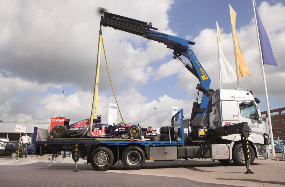 transportmaxverstappen25.jpg